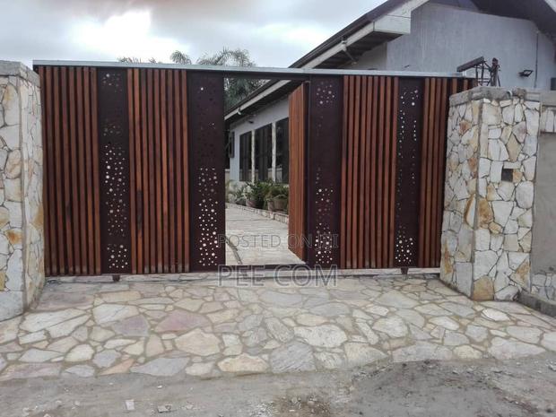 Wooden Metal Gate · Photo 2