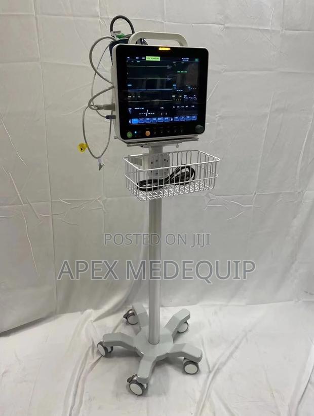 Multiparameter Patient Monitor + Stand ( Cardiotech ) · Photo 1