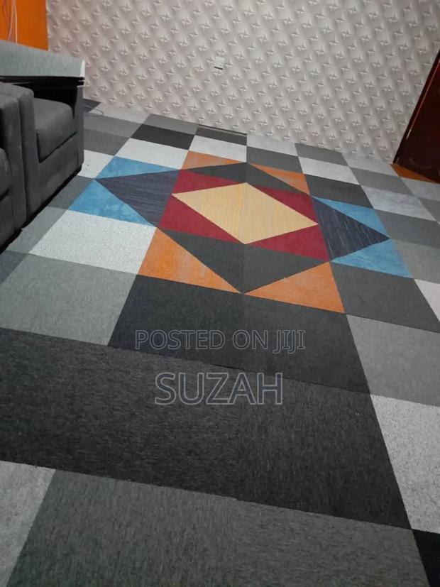 Square Floor Carpet · Photo 1