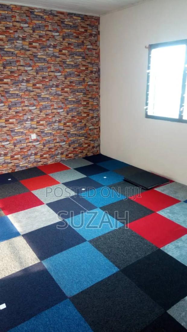 Interlocking Tiles Carpet · Photo 1