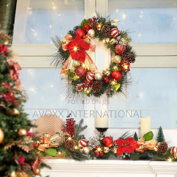 Faux Lighted 16.93'' Wreath · Photo 1