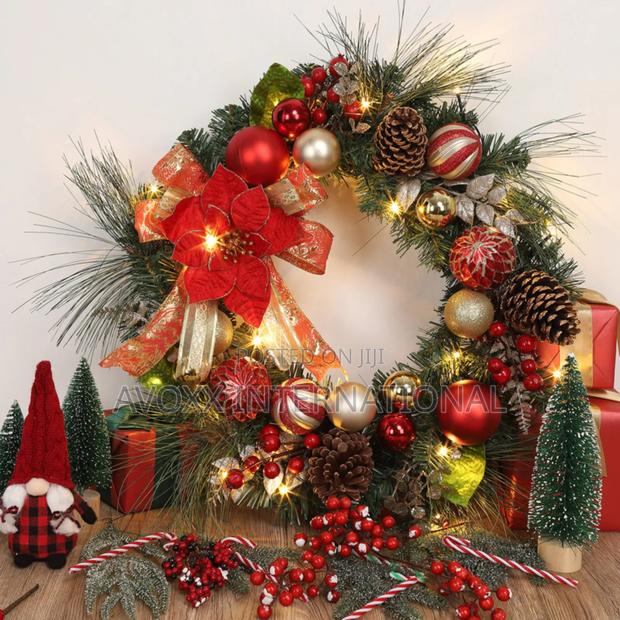Faux Lighted 16.93'' Wreath · Photo 3