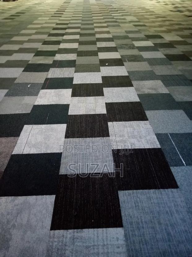 Toughed Backed Carpet Tiles · Photo 1
