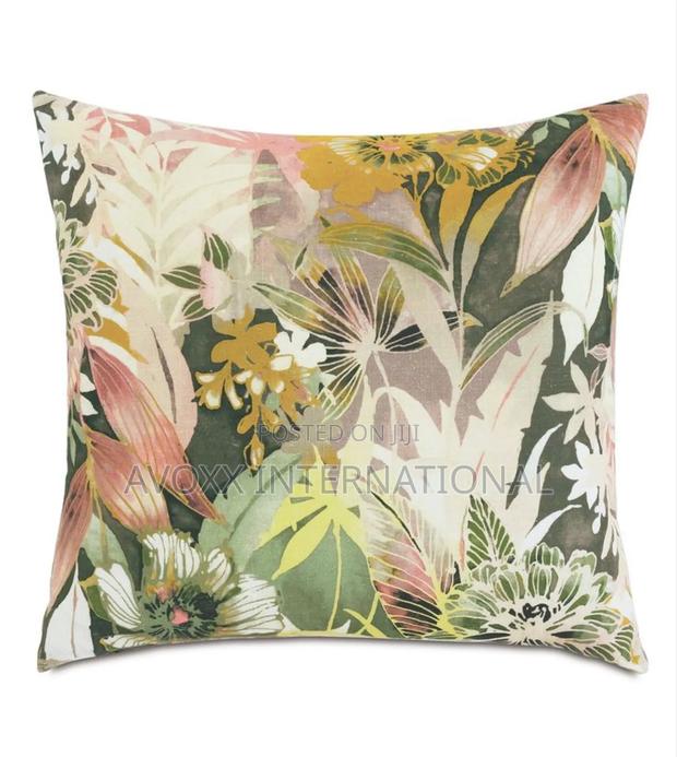 Niche Felicity Floral Decorative Pillow 22"X22" · Photo 1