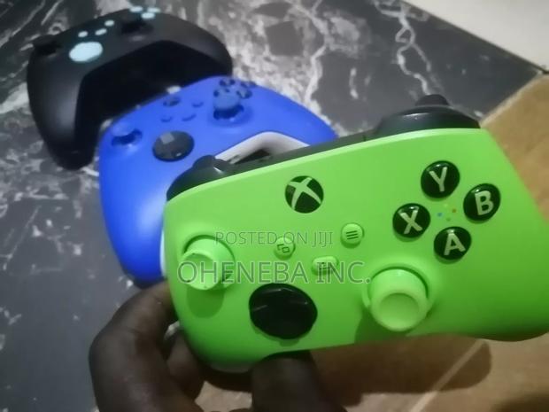 Xbox Series Controllers · Photo 5
