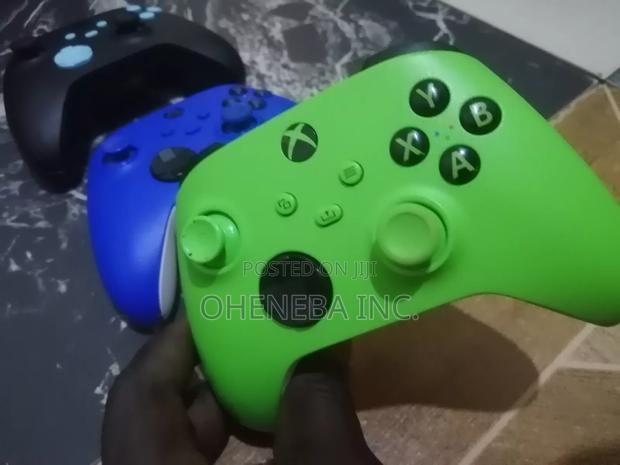 Xbox Series Controllers · Photo 7