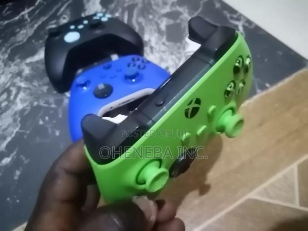 Xbox Series Controllers · Photo 8