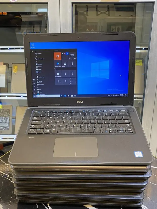 Laptop Dell Latitude 3380 8GB Intel Core i3 HDD 500GB · Photo 1
