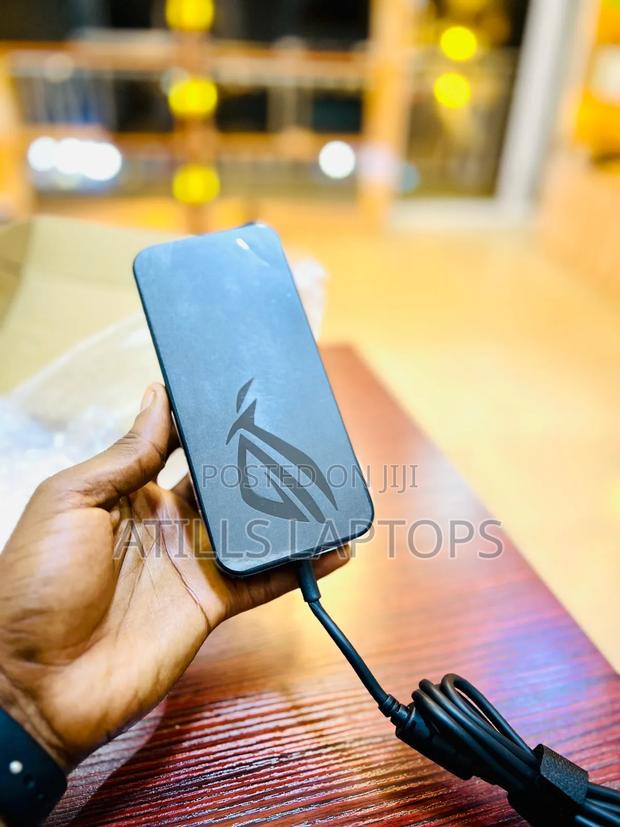 Asus Rog Charger 11.8 Amps ( 240w ) · Photo 1