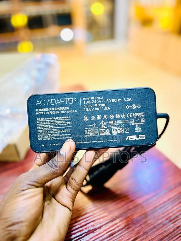 Asus Rog Charger 11.8 Amps ( 240w ) · Photo 2