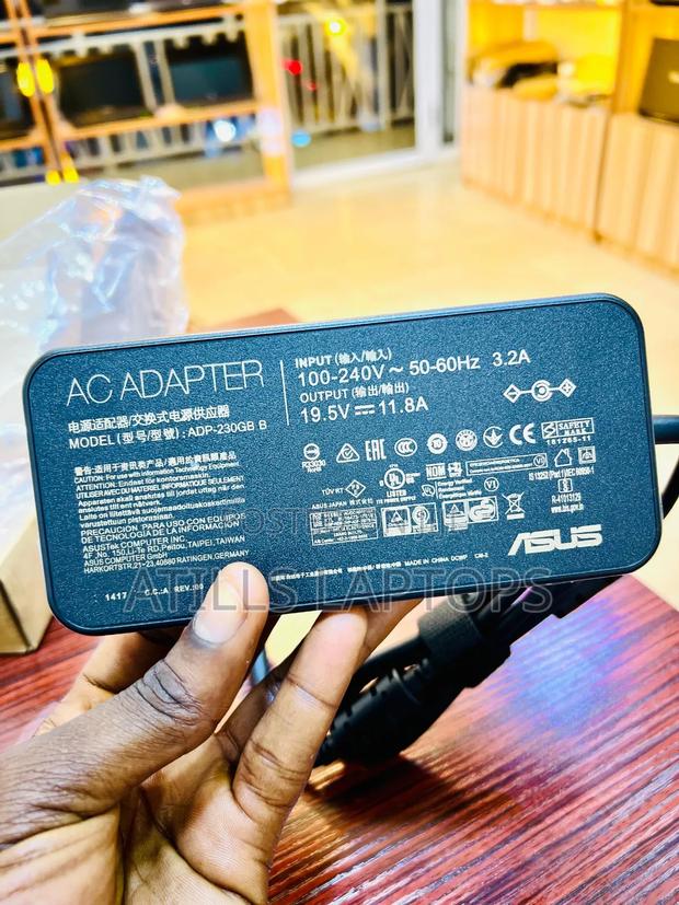Asus Rog Charger 11.8 Amps ( 240w ) · Photo 3