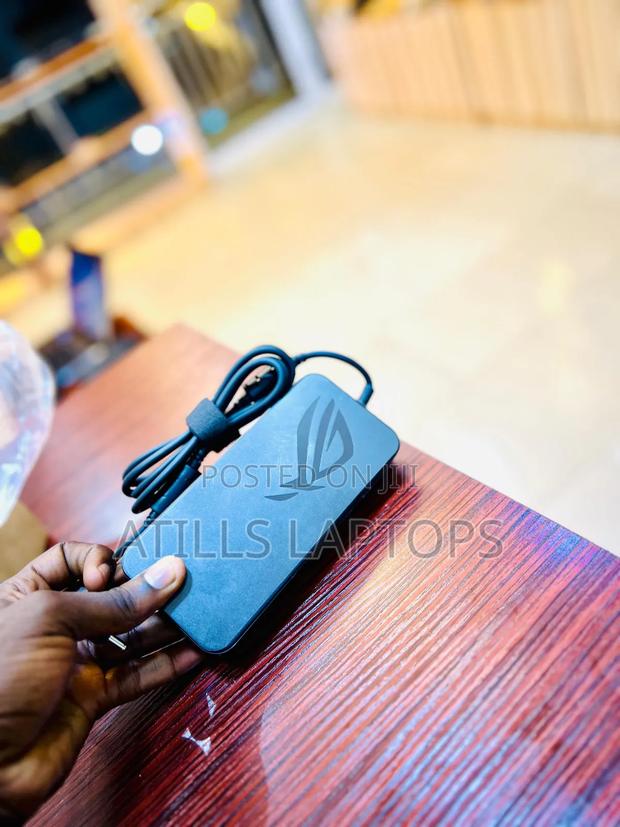 Asus Rog Charger 11.8 Amps ( 240w ) · Photo 5