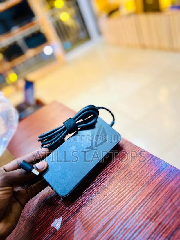 Asus Rog Charger 11.8 Amps ( 240w ) · Photo 6