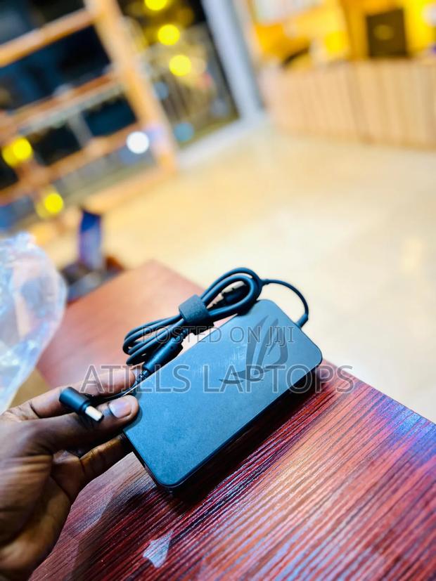 Asus Rog Charger 11.8 Amps ( 240w ) · Photo 7