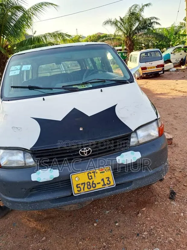 Toyota HiAce 2008 White · Photo 1
