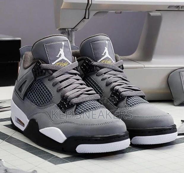 Air Jordan 4 Flight · Photo 2