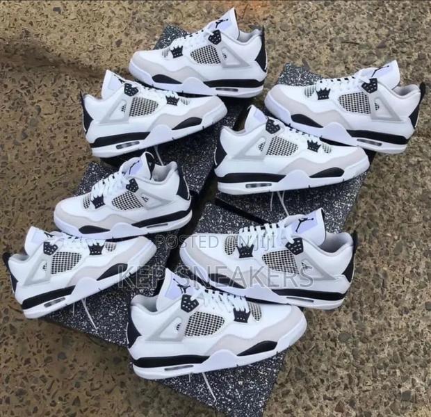 Air Jordan 4 Flight · Photo 3
