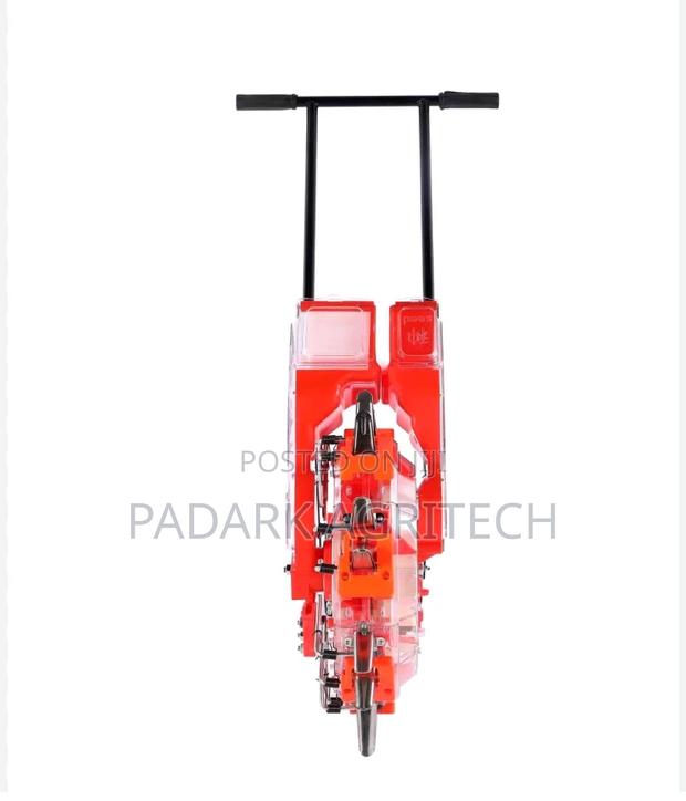 Seeder With Fertilizer Applicator · Photo 1