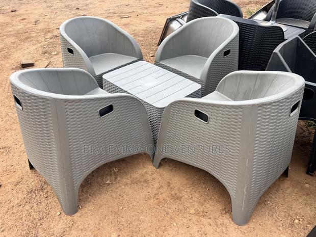 Garden Chairs With Table
