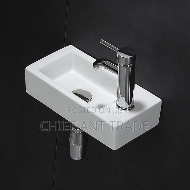 Hung / Countertop Basin B3430 · Photo 1