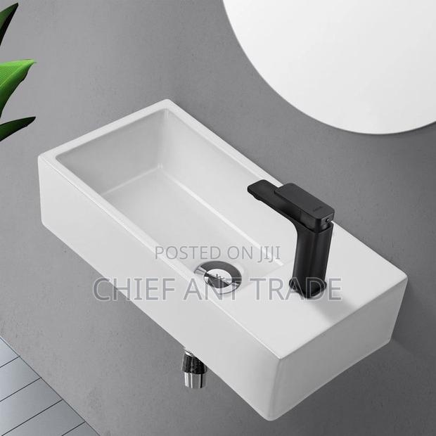Hung / Countertop Basin B3430 · Photo 2