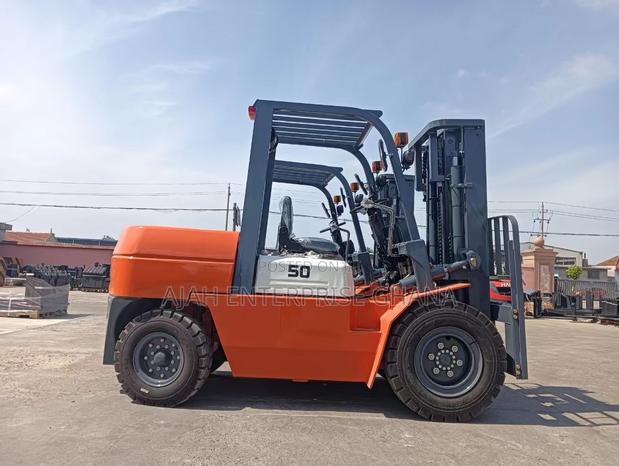 Diesel Forklift (3tons)-Pre-Order · Photo 3