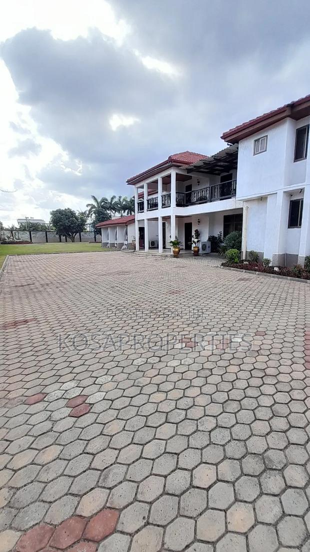 7bedrooms Furnished at Adjiringanor for Rent · Photo 2