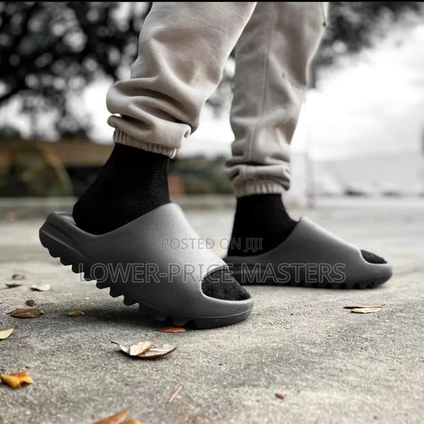 Adidas Yeezy · Photo 6