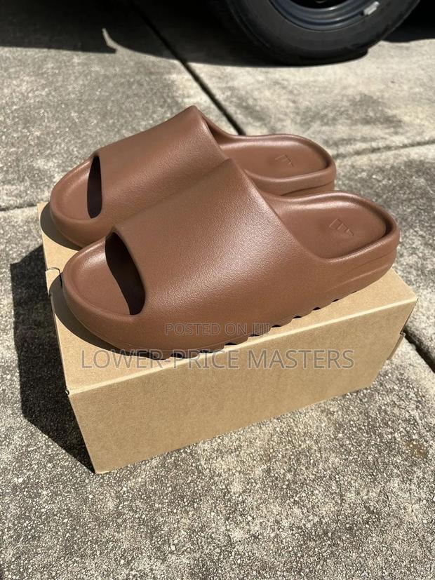 Adidas Yeezy · Photo 5