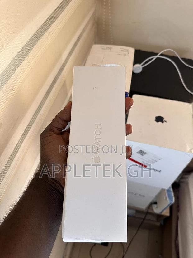 Apple Watch Series 10 Cellular 46mm Jet Black · Photo 1