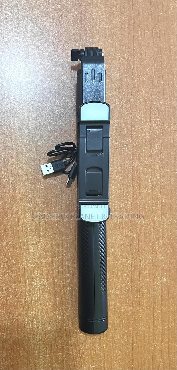 P100 Bluetooth Selfie Stick Tripod 68" Aluminum With Remote · Photo 4