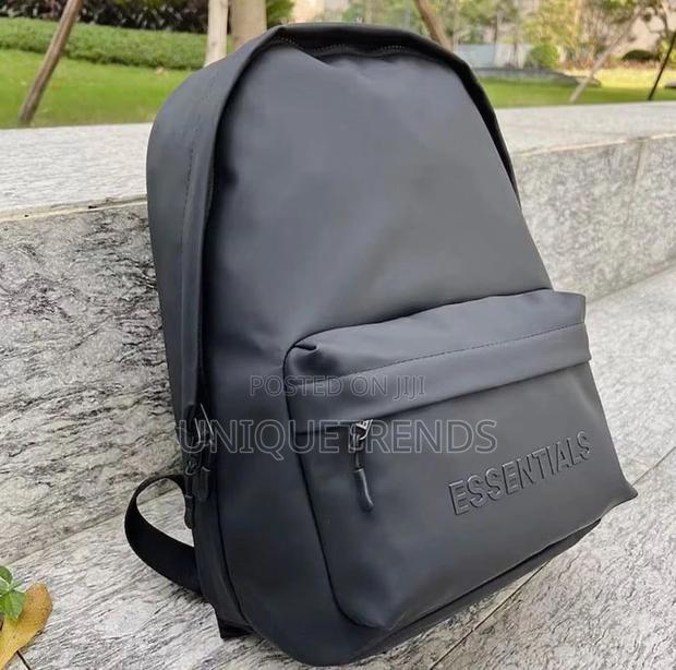 Original Essentials Backpack · Photo 2
