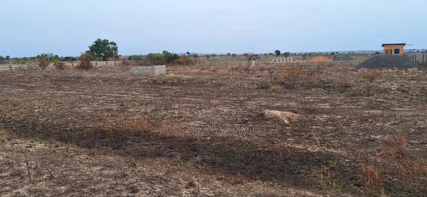 Luxurious Titled Plots / Registered at Tema Community 25 · Photo 1