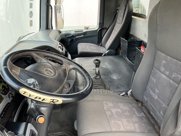 Mercedes Benz Tipper Truck · Photo 5