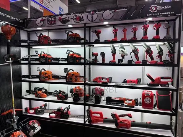 Gasoline Chain Saw · Photo 1