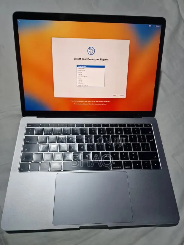 Laptop Apple MacBook Pro 2017 8GB Intel Core i5 SSD 128GB · Photo 1