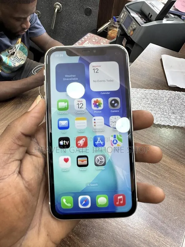 Apple iPhone 11 128 GB · Photo 1