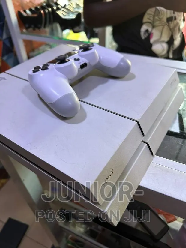 Playstation 4 FC27 Gtav and Random Games · Photo 1