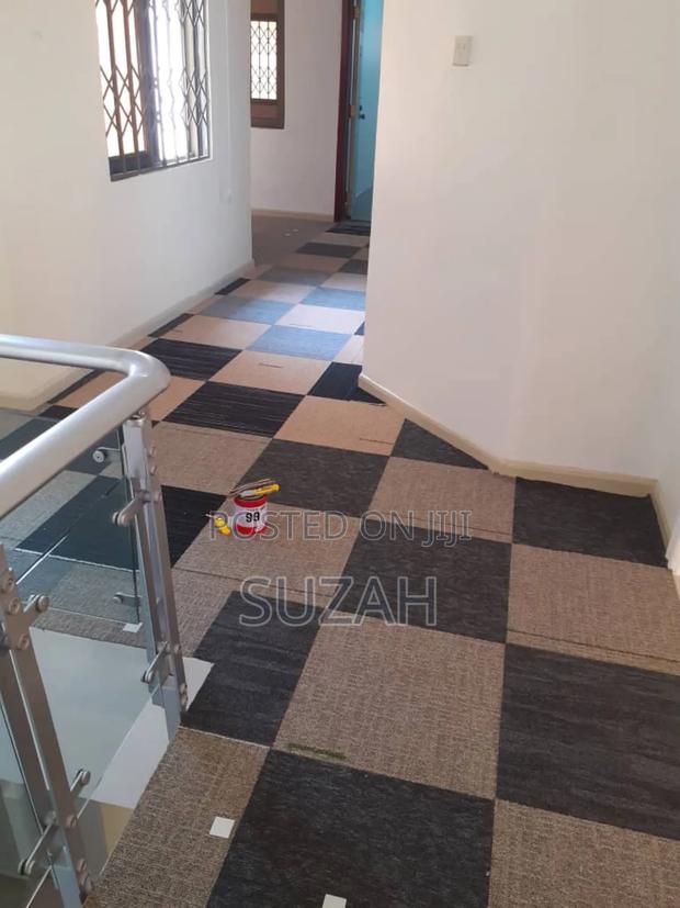 Woolen Carpet Tiles · Photo 1