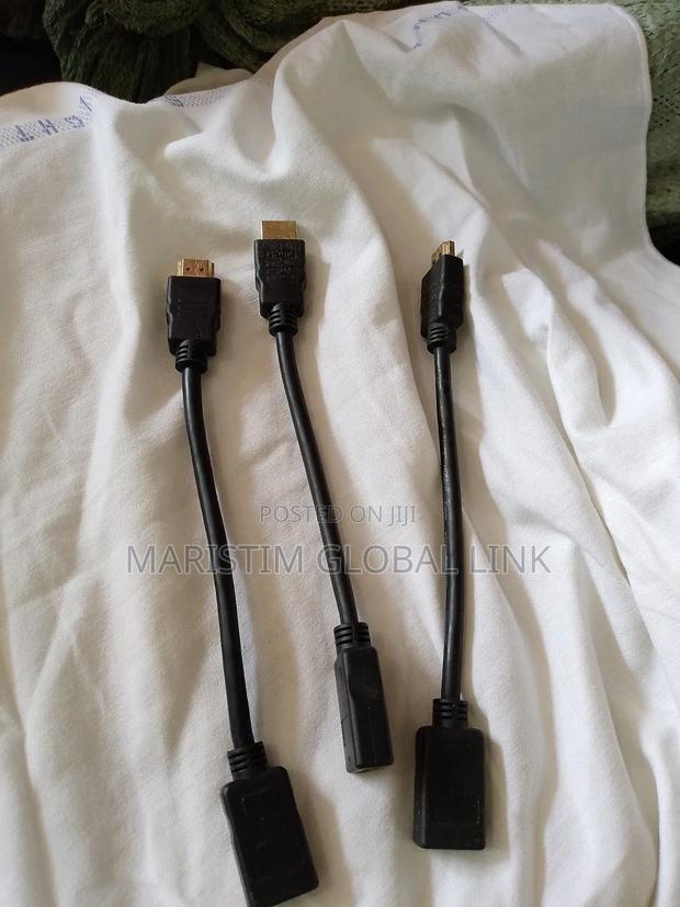Female HDMI to Male HDMI Converter · Photo 1