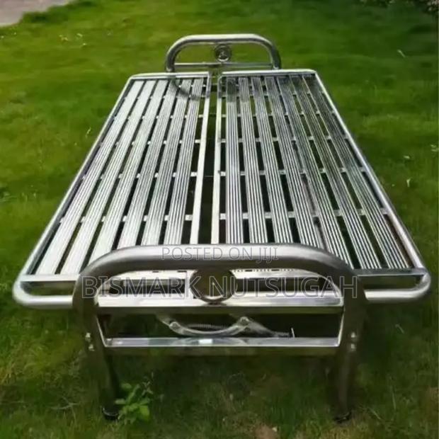 Metallic Chairs for Sale · Photo 7
