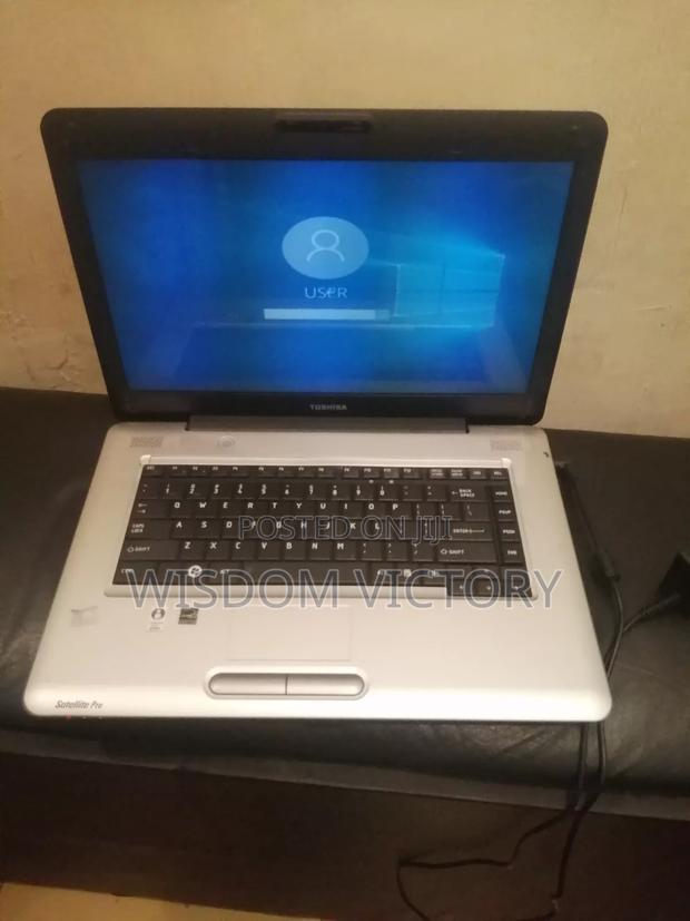 New Laptop Toshiba Satellite C850 4GB Intel HDD 250GB · Photo 1