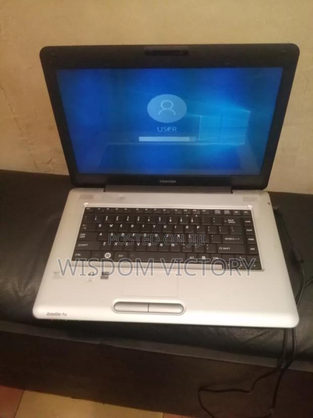New Laptop Toshiba Satellite C850 4GB Intel HDD 250GB · Photo 2