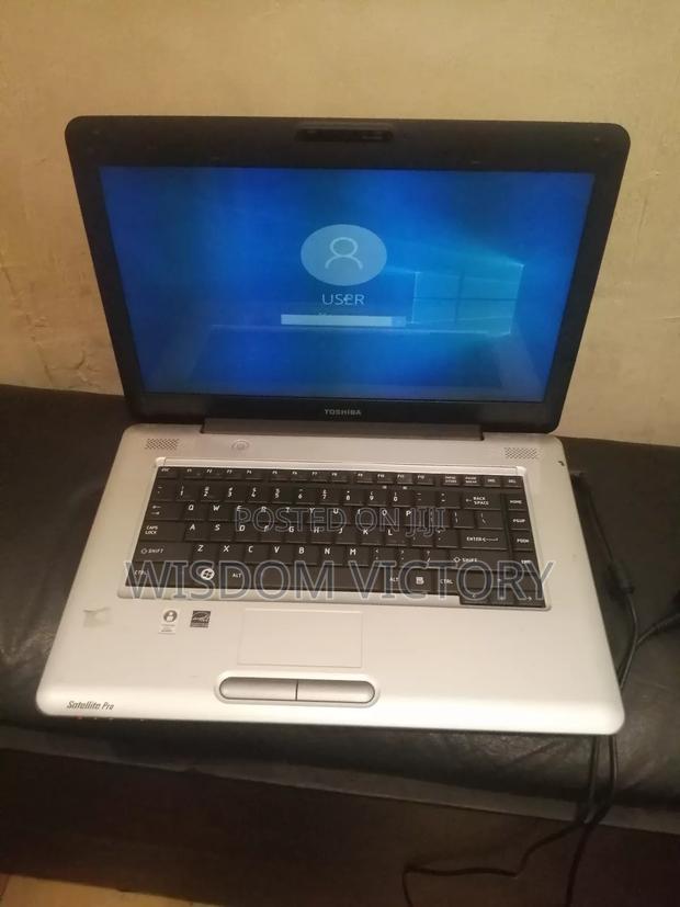 New Laptop Toshiba Satellite C850 4GB Intel HDD 250GB · Photo 3
