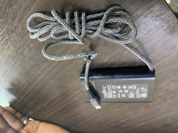 Hp Type C 65w Original Uk Used Charger With Woolly Materia · Photo 2