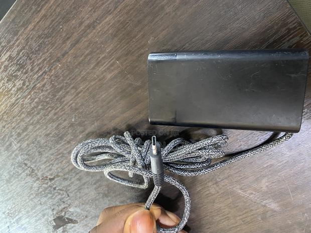 Hp Type C 65w Original Uk Used Charger With Woolly Materia · Photo 6