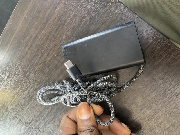 Hp Type C 65w Original Uk Used Charger With Woolly Materia · Photo 7