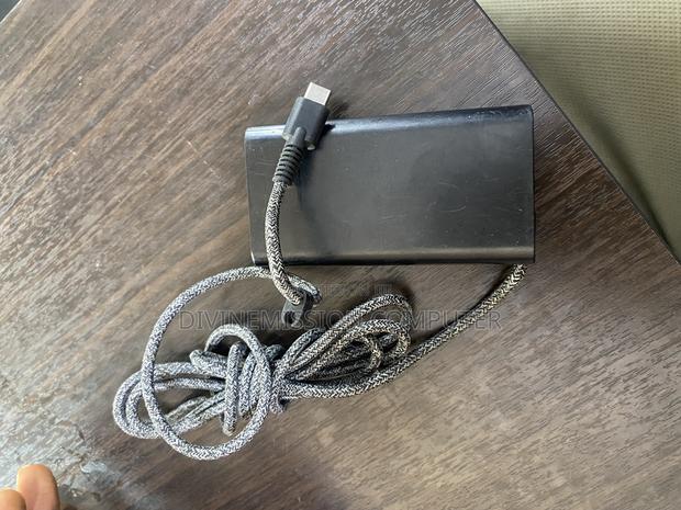 Hp Type C 65w Original Uk Used Charger With Woolly Materia · Photo 3