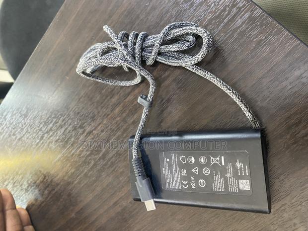 Hp Type C 65w Original Uk Used Charger With Woolly Materia · Photo 1