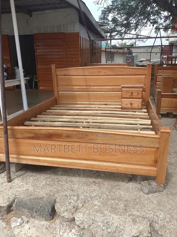 King Size Quality Bed With Side Drawer · Photo 4